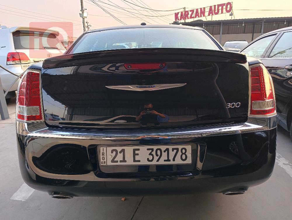 کرایسلەر 300